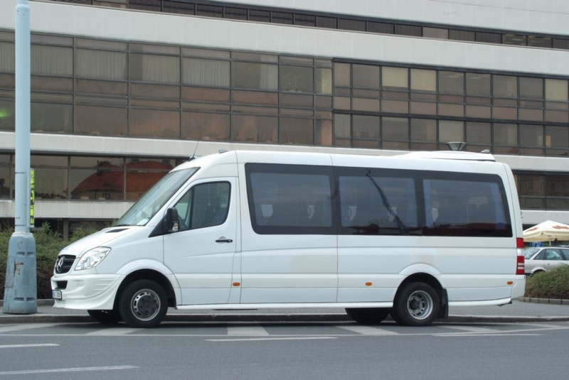 Mikroautobusu noma ar šoferi Mercedes Benz Sprinter 8 9 10 15 17 16 20 vietas sēdvietas
